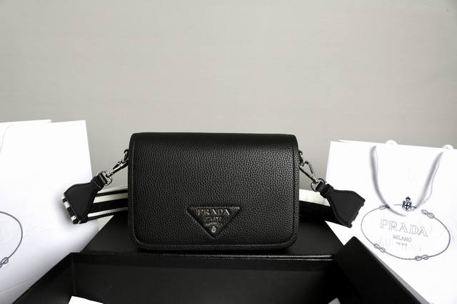 High-volume pricing Description: This backpack is made of imported deerskin-text