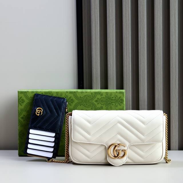 New Arrival Description: Gg Marmont chain mini handbag with a cardholder, which