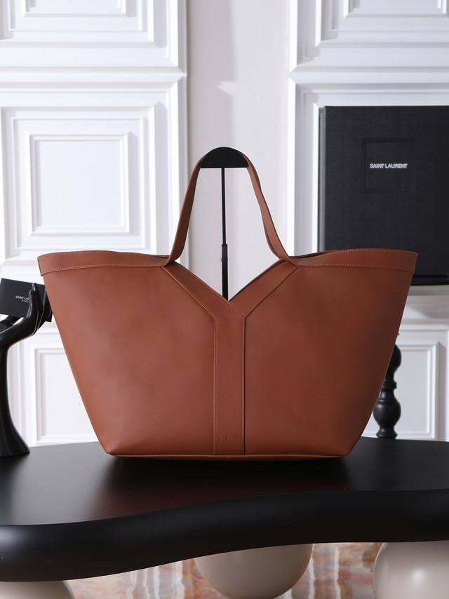 Earthy Yellow Cowhide 24Ss New Shopping Bag A unique fusion of art and individu