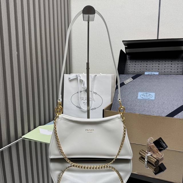 Top-tier original 2025 Autumn/Winter new chain-strap handbag 1Bc261, featuring