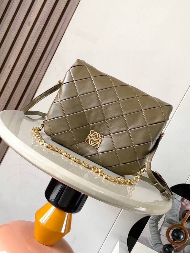 Puffer Goya Handbag in Pleated Shimmering Nappa Lamb Leather. Inspired by the G