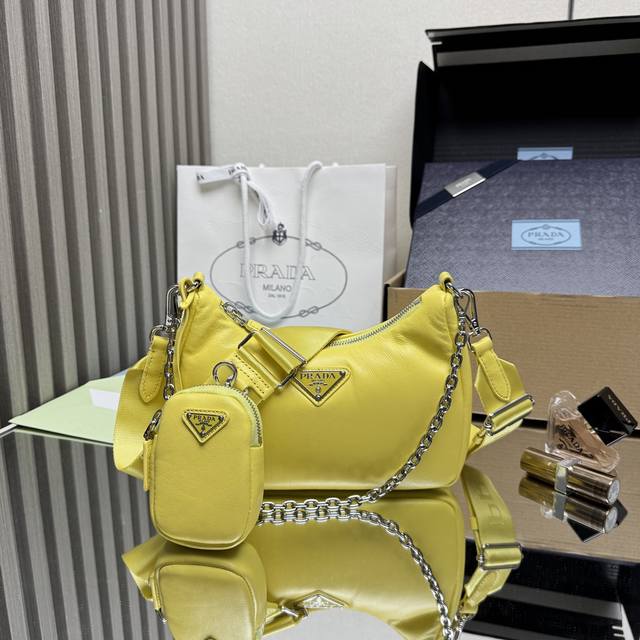 Top-Tier Original Lambskin 3-in-1 Bag 1Bh204 This 3-in-1 padded shoulder bag is