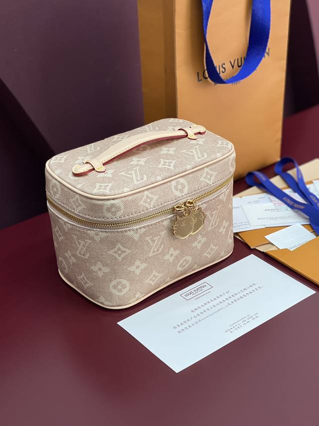 Factory Price p M15170 Cat Style 163 Variable Chip! Nice Mini Makeup Bag. This