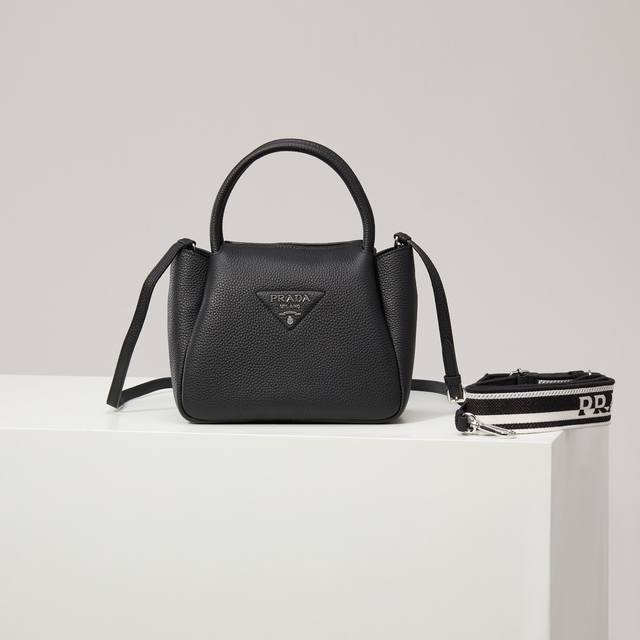 Premium Original Factory New Small Shoulder Bag 1Bc145 with Silver Buckle and B