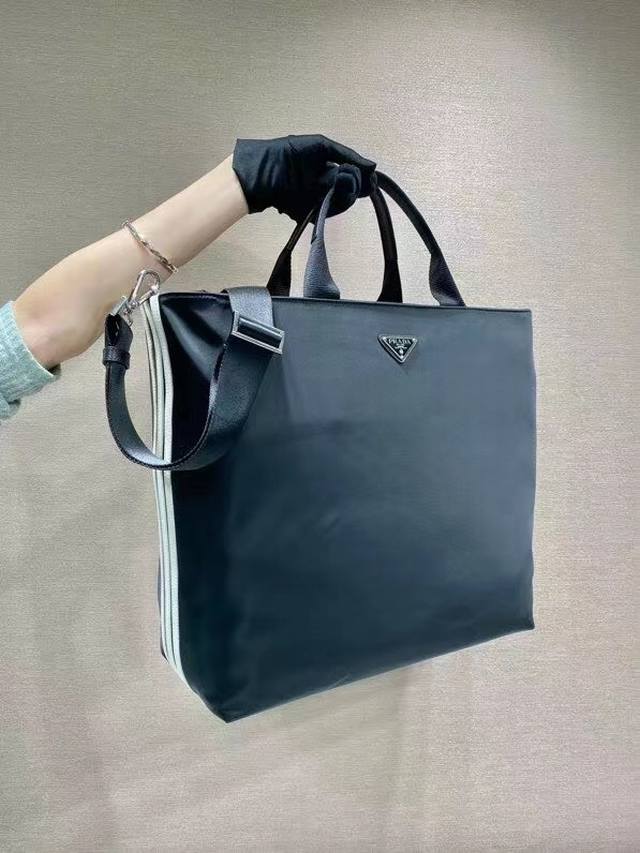 Ad and PD Collaboration Design 2Vg090 This Ad and PD collaboration tote bag is m