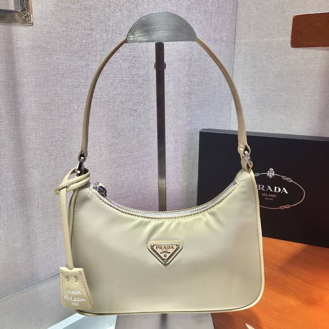 New Hobo bag with a colorful box from the boutique, original quality, new style