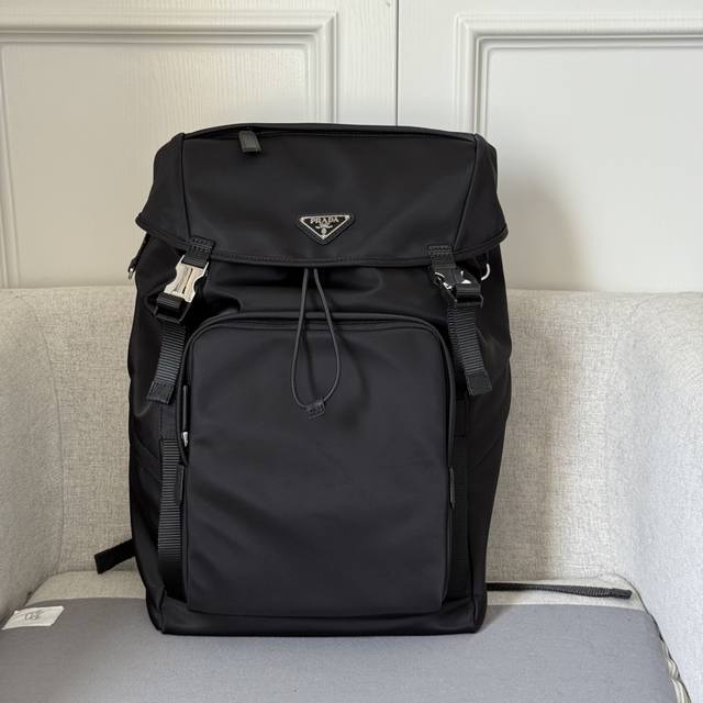 Exclusive First Release 2Vz135 Backpack with Leather Sole This nylon backpack fe
