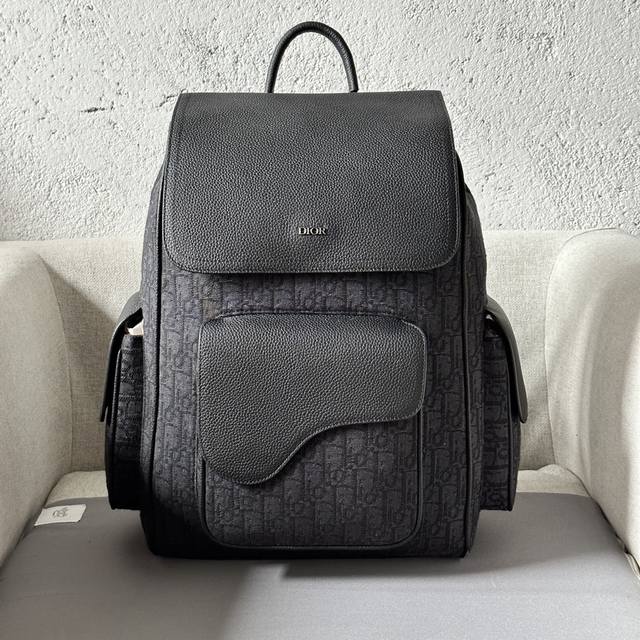 This saddle backpack features a stylish, original design that highlights the sa