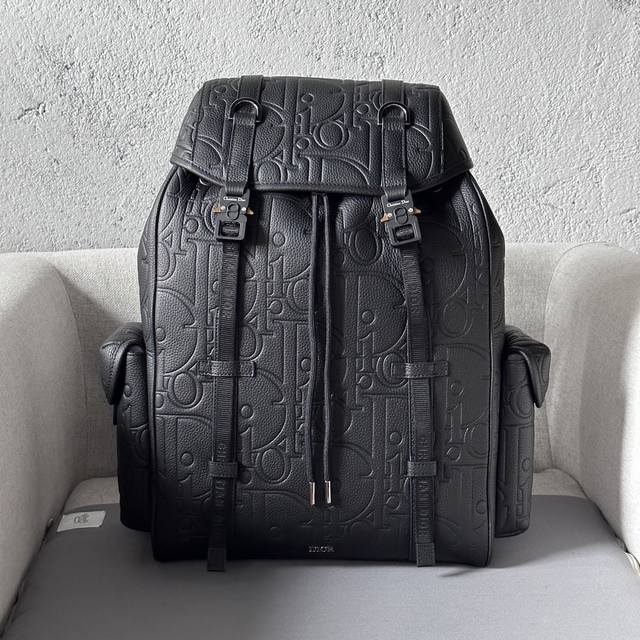 This Dior Hit The Road flap backpack seamlessly blends modern style with Dior's