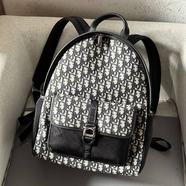 This Dior 8 backpack is a new addition to the Spring 2024 menswear collection,
