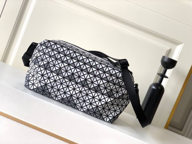 Issey Miyake Silicone Camera Bag (Color Block) Top-Tier Original Kuro Series Cam