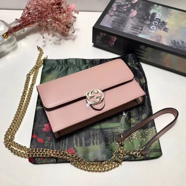 Top-of-the-line Giorgio Armani bag with a pebbled leather double G chain. It ha