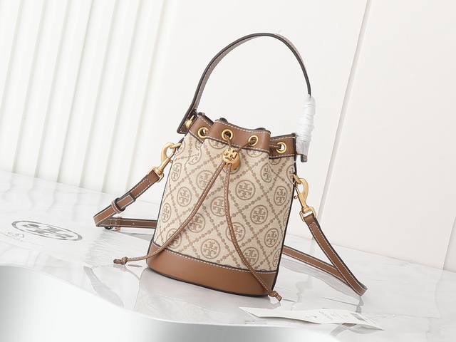 Small size, original quality, new product, pay attention to details. Tory Burch