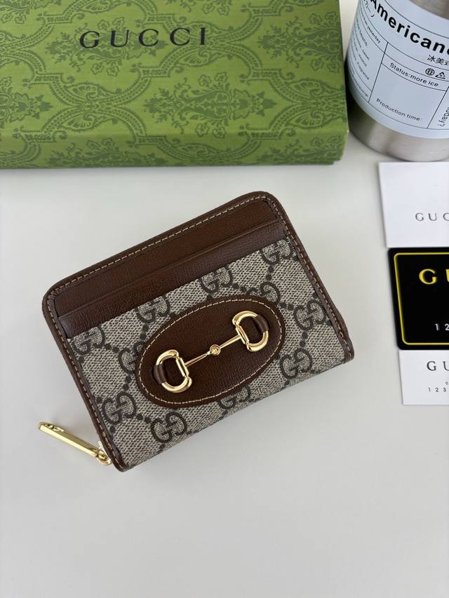 Gucci introduces its new 1955 Horsebit cardholder, crafted from Gg Supreme canva