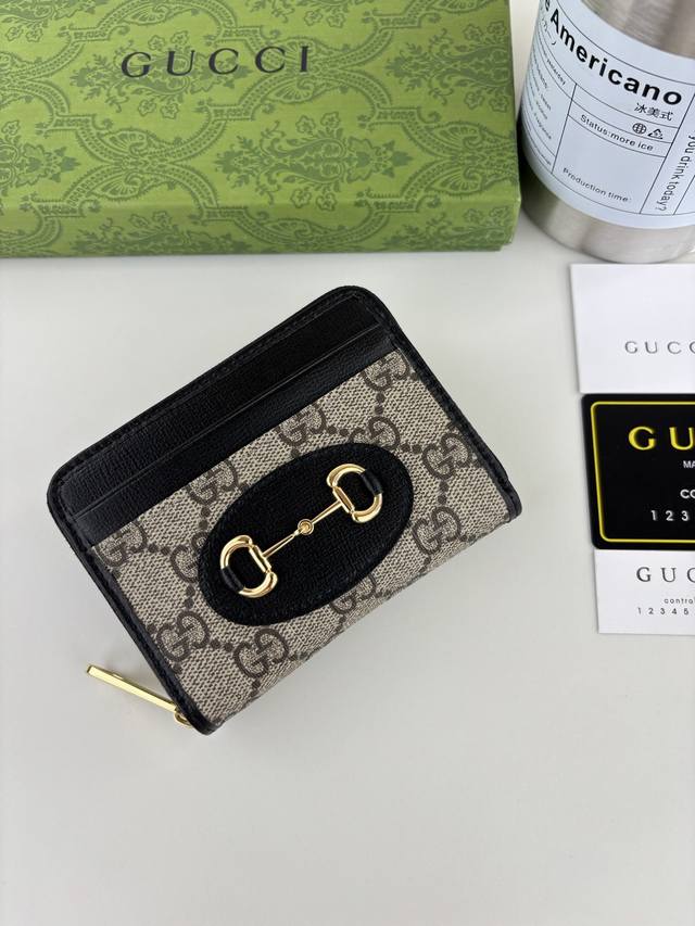 Gucci introduces its new 1955 Horsebit cardholder, crafted from Gg Supreme premi