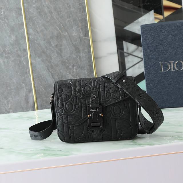 Small Saddle Flap Messenger Bag Black Dior Gravity Printed Effect Leather Model: