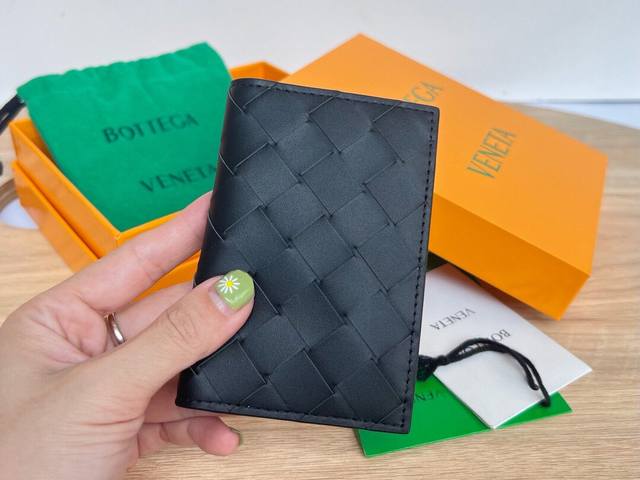 Genuine leather premium BV woven flap card holder, black, 6 card slots, 2 extra