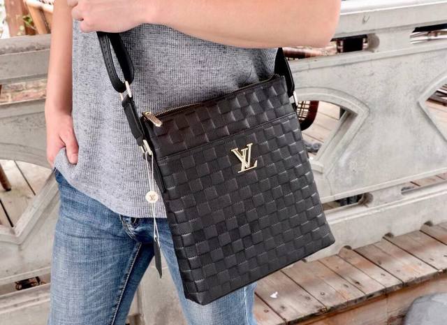 New LV crossbody bag, made of top-quality Italian imported cowhide leather, wit
