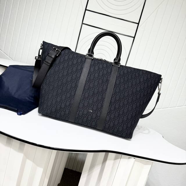 Top-quality original product on the market. Guaranteed imported top-grain cowhi