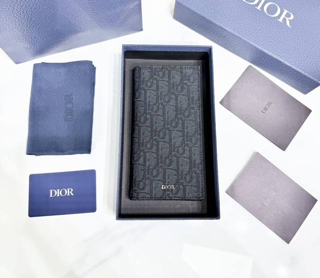 Top-quality original product on the market. Guaranteed top-grain cowhide inside