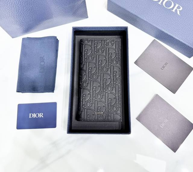 Top-quality original product on the market. Guaranteed top-grain cowhide inside