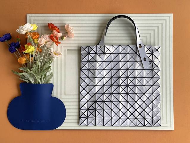 Original Order, High-Quality Issey Miyake Bao Bao Size: 40cm*40cm Issey Miyake's