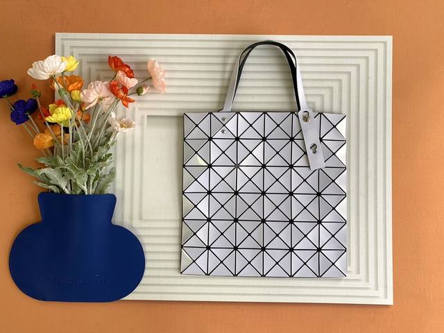 Original Order, High-Volume Sale Issey Miyake Bao Bao Size: 34cm*34cm 6*6 Issey