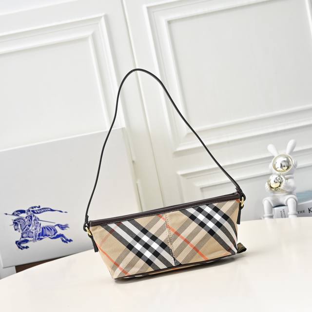 This latest Burberry underarm bag/clutch is versatile and crafted from soft cot