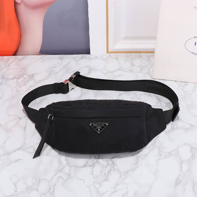 Returned Stock Waist Bag This waist bag is made of imported nylon fabric and Sa