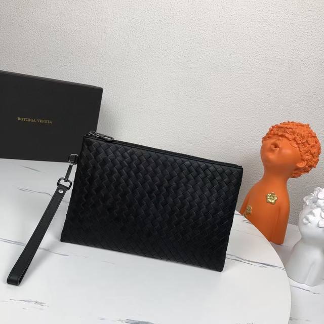 Comes with box. Bv men's clutch bag. Made with carefully selected waxed cowhide