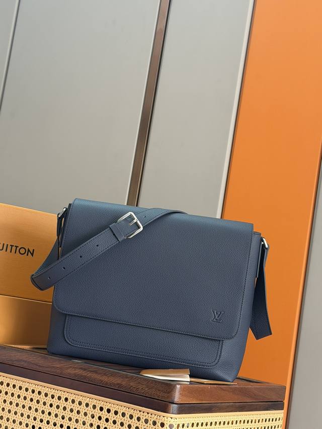 163C01 Dynamic Chip [Boarding Messenger Bag] Model: M15267 Blue Business Genuine