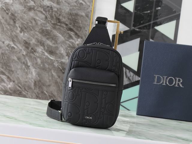 This top-quality replica Rider 2.0 waist bag is a practical and modern style. I