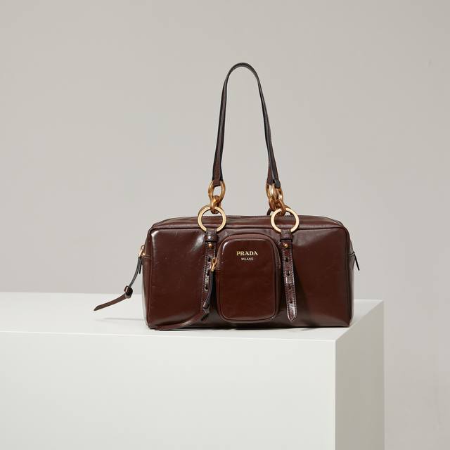 Premium Original Factory New Large Vintage Leather Handbag 1Bb138. Made of prem