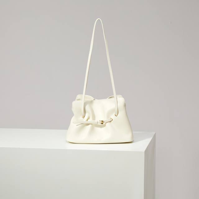 New Arrival Cloud Bag 1Bg586 Ivory White This shoulder cloud bag is made of shee