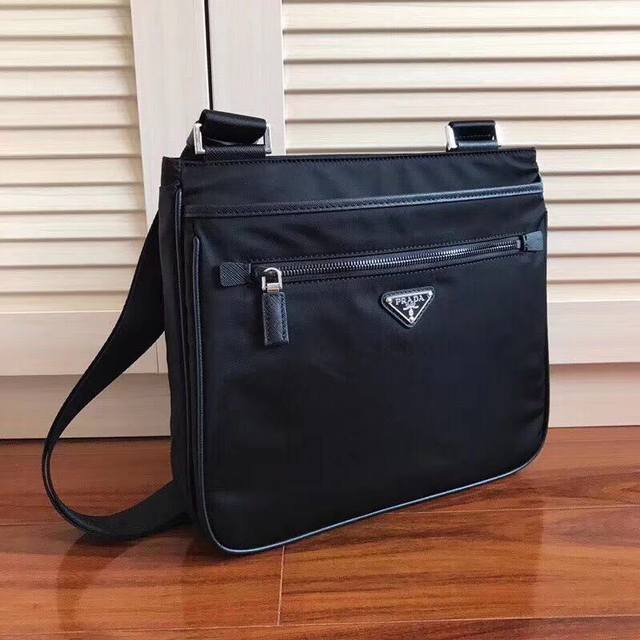 2Vh251 Messenger Bag, same as official website and boutique, top-tier boutique q