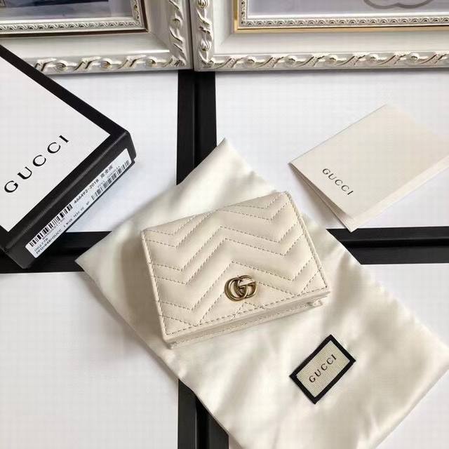 Top-of-the-line original leather with green box packaging, authentic European p