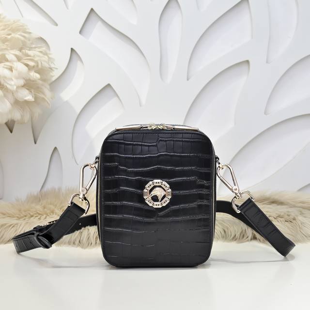 Stefano Ricci - The latest men's crossbody bag from the Stefano boutique is made