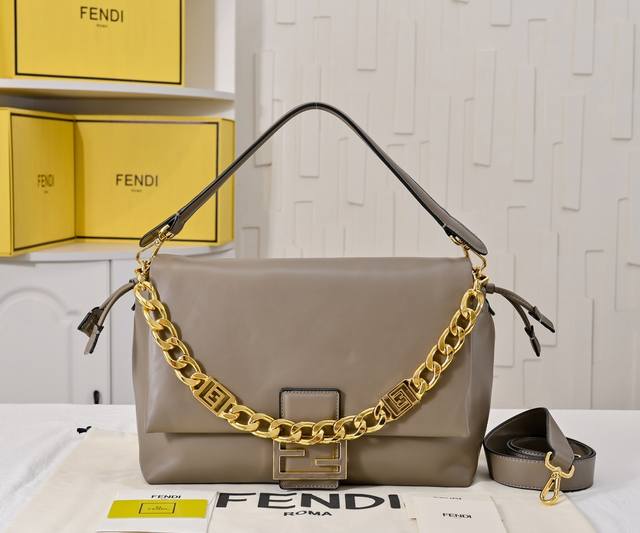 Model 7715 Add chain for an extra 40 yuan The brand new Mamma Baguette is here!