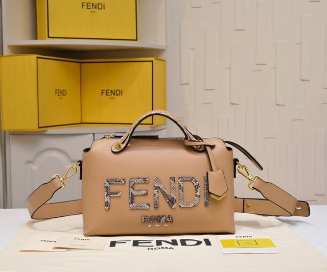 Fendi By The Way Boston tote bag, made of Italian leather, featuring a minimalis