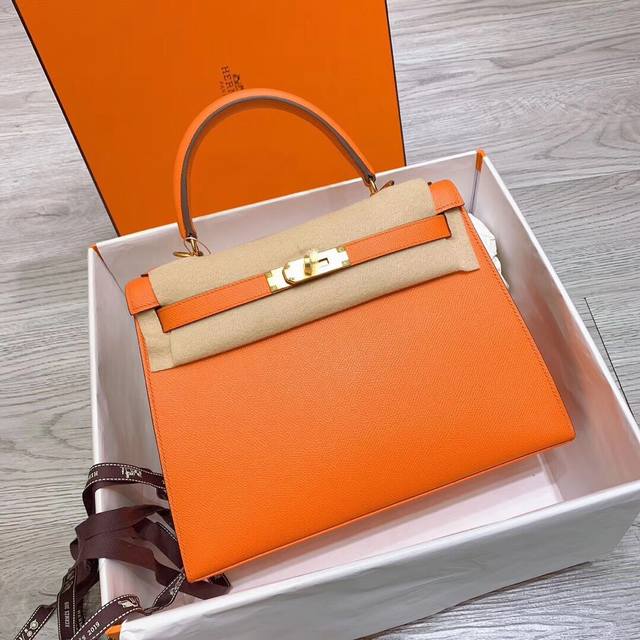 Two sizes - 310. One of Hermes' classic masterpieces, a leather women's handbag