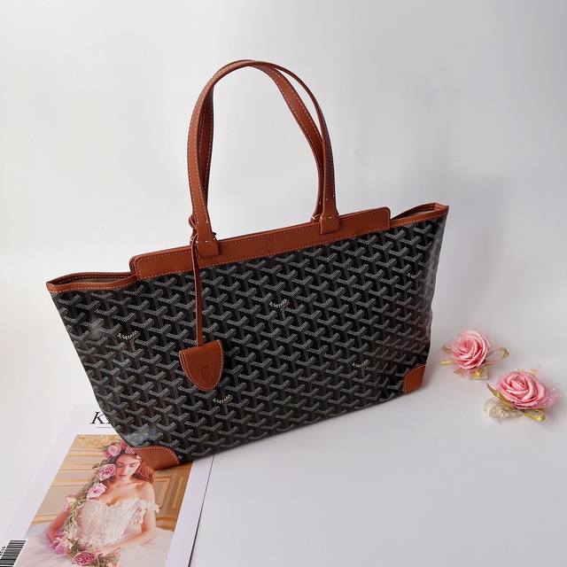 The Goethe Bellechasse Biaude Small Spinner Bag is a structured alternative to