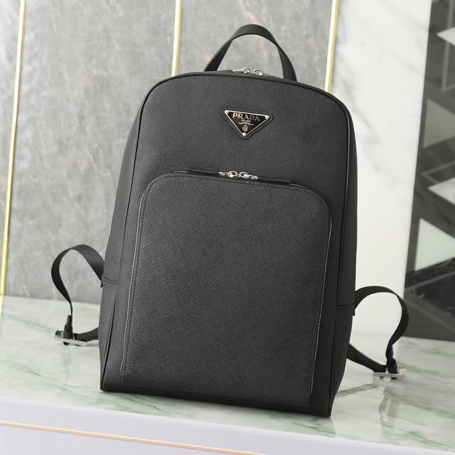 New Backpack 2Vz102 Original Item Made of imported Saffiano leather, with metal