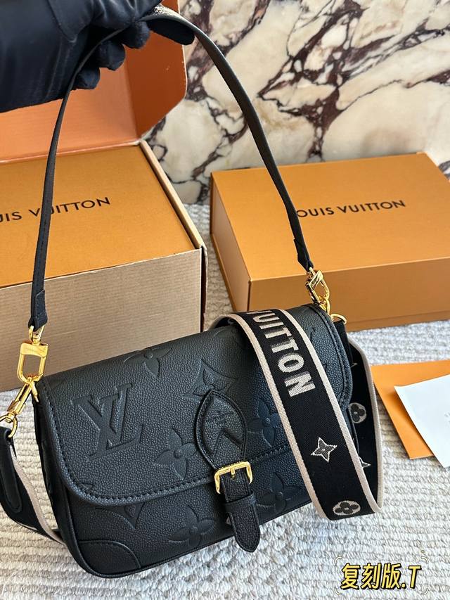 Early Spring Collection New Arrival: Diane Baguette Lv Comes with one leather s