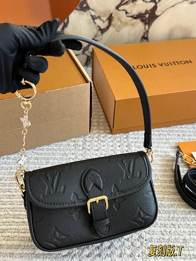 Mini with Box New Size: 19*10Cm Diane Baguette Bag The baguette bag is really be