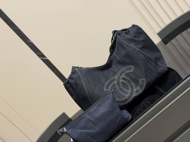 No Box Size: 43.28Cm Chanel Denim Beach Bag Get it! Get it! This year's beach ba