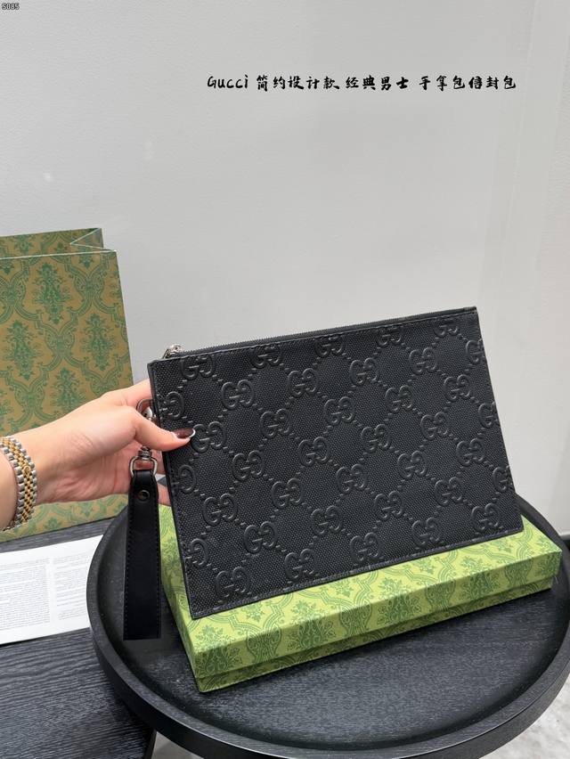 Gift Box Packaging Gucci Bee Embossed Men's Clutch/Envelope Bag, made of black c