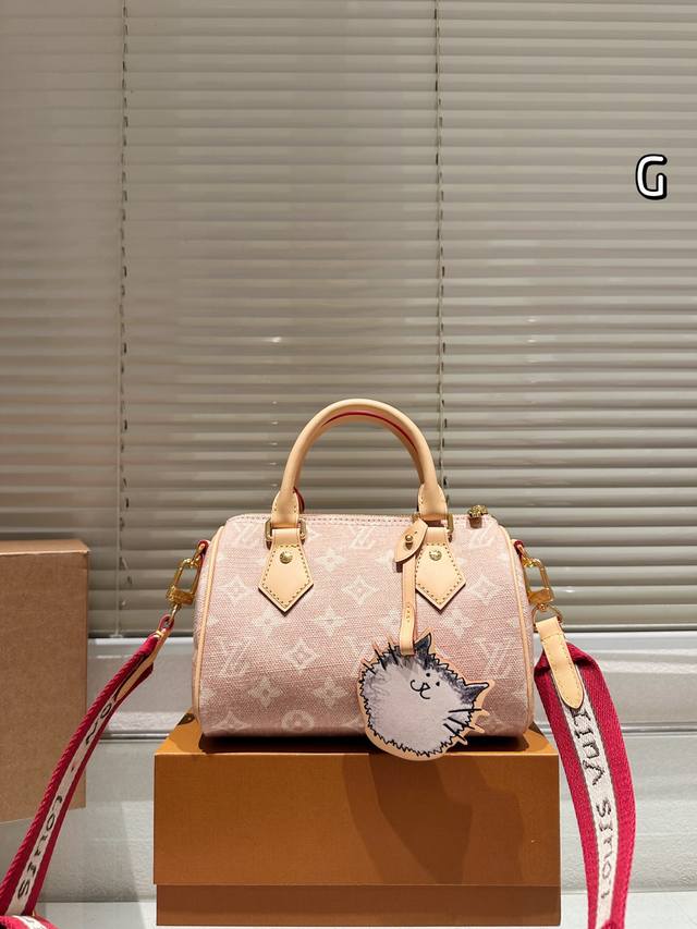 Comes with box New style Size: 20cm Louis Vuitton Speedy 20 Reissue pillow bag