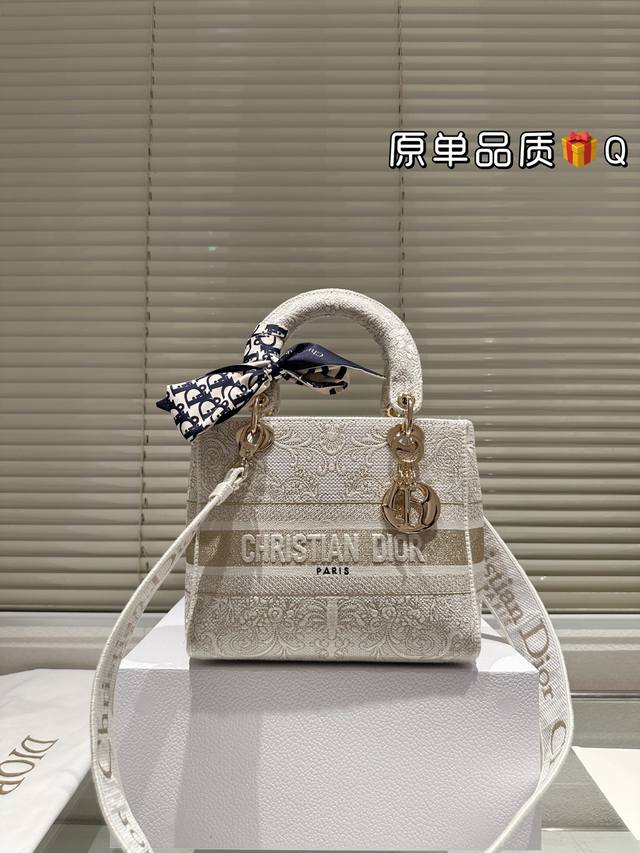 Replica Original Fabric Dior Lady D-Lite Embroidered Bag Celebrity Style Embroid