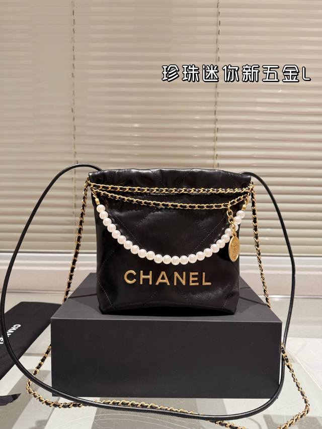 Original Lambskin Leather with Box Size: 20*20cm Chanel Mini 22 Bag The mini 22