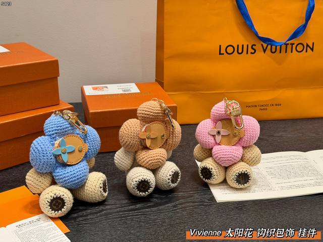 Gift Box Packaging LV Vivienne Sunflower Crochet Bag Charm Keychain, Cotton Cro